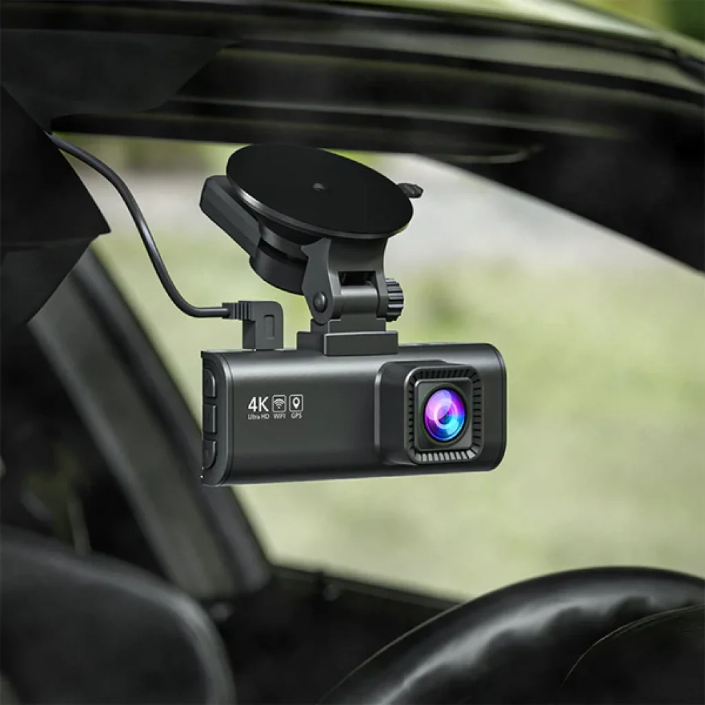 Dashcam avec fixation sur le pare-brise de chez Redtiger.